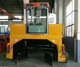 50 T / H Kompos Windrow Turner Lini Produksi Pupuk Organik Untuk Kotoran Hewan