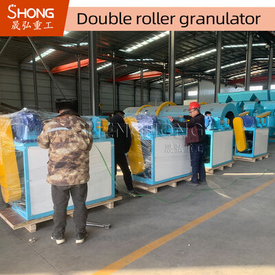 Double Roller Extrusion Granulator dengan 15-22KW Power Konstruksi Baja Karbon dan Ukuran Granule 1mm-15cm