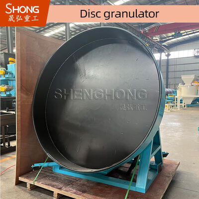 Granulator pupuk senyawa dengan perangkat scraper tanpa daya dan daya yang dapat disesuaikan dengan kecenderungan cakram dan penggerak sabuk fleksibel